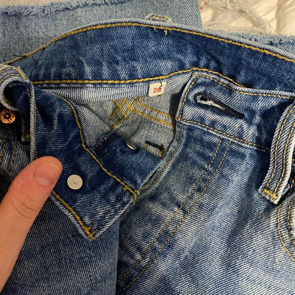 SOLD ❤️ Levi’s Wedgie Straight Jeans - Picture 4 of 4